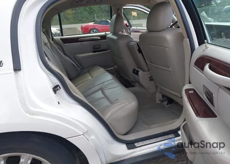 2009 Lincoln Town Car Signature Limited from USA, damaged, VIN 2LNHM82V09X633512